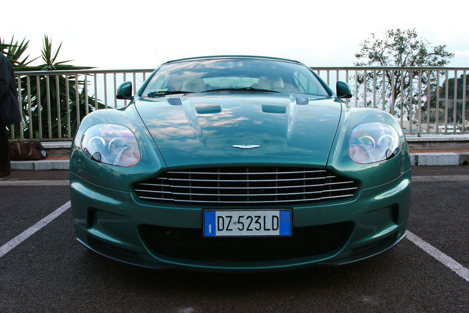 Aston Martin DBS Volante