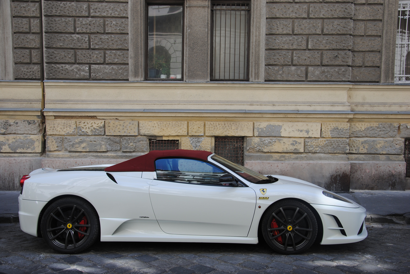 Ferrari Scuderia Spider 16M