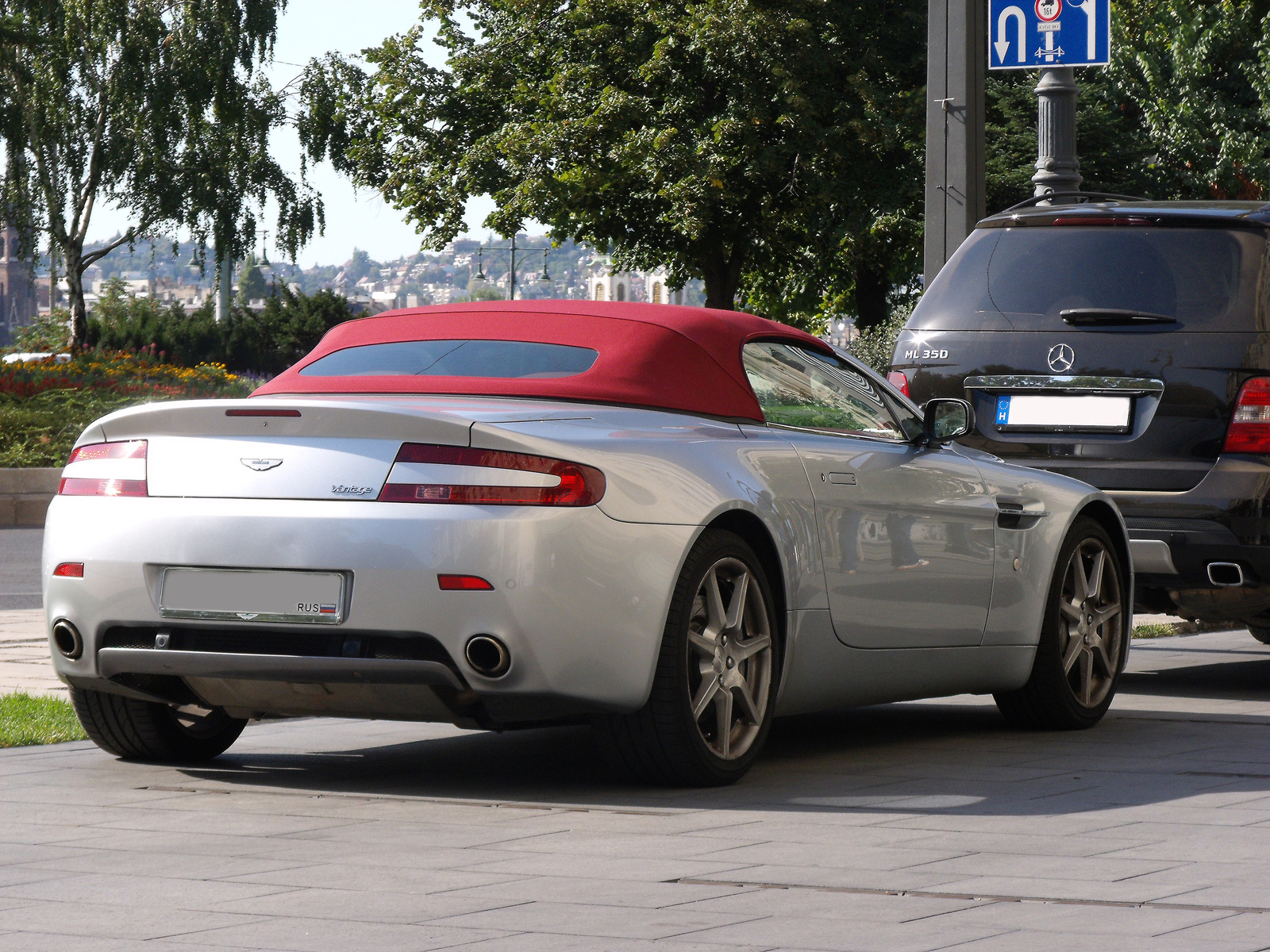 Aston Martin V8 Vantage Roadster