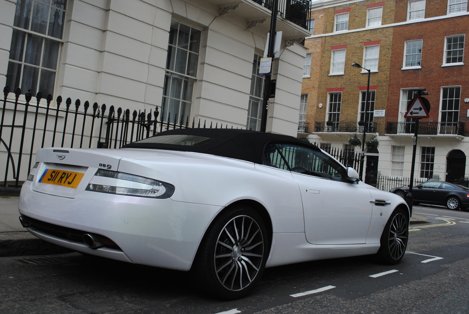 Aston Martin DB9 Volante