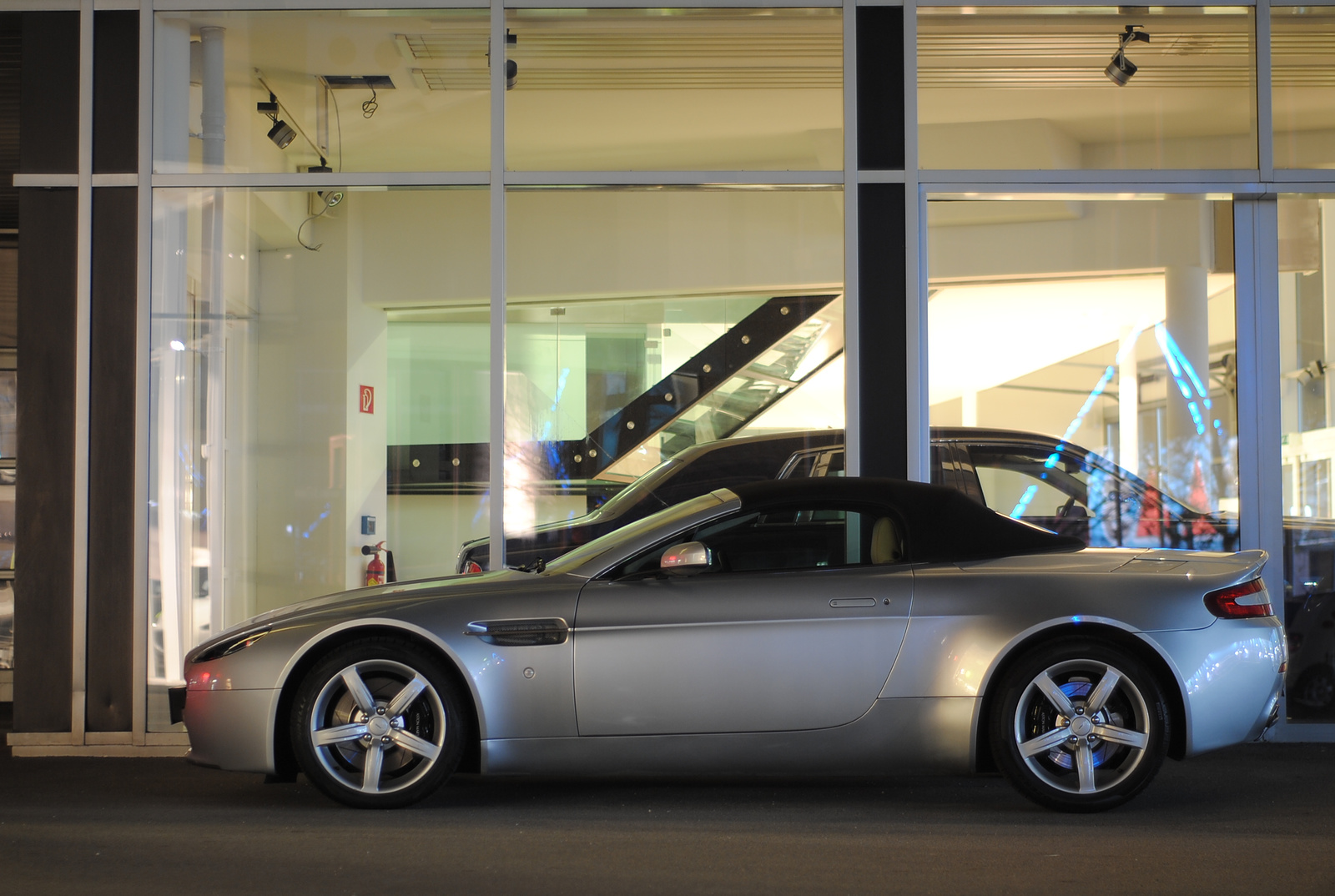 Aston Martin V8 Vantage Roadster