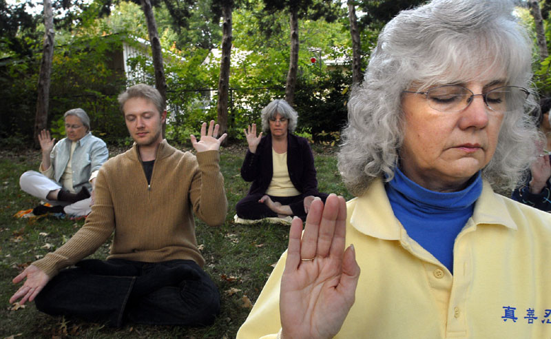 2006-10-18-Falun-Gong-Mitchell