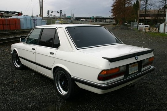 1983 BMW 533i Euro E28 Sedan For Sale Rear 1