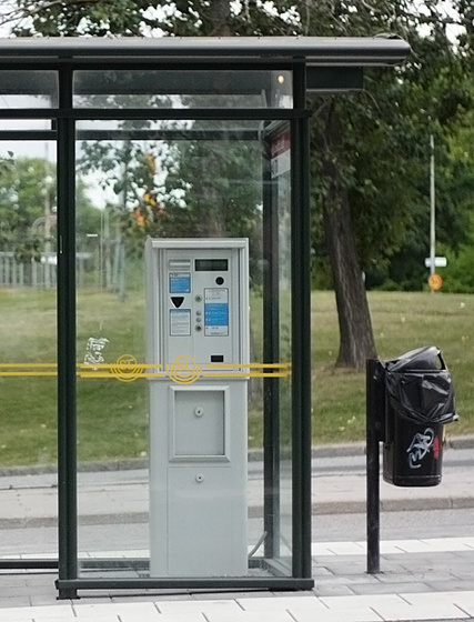 Buszmegálló, automatával