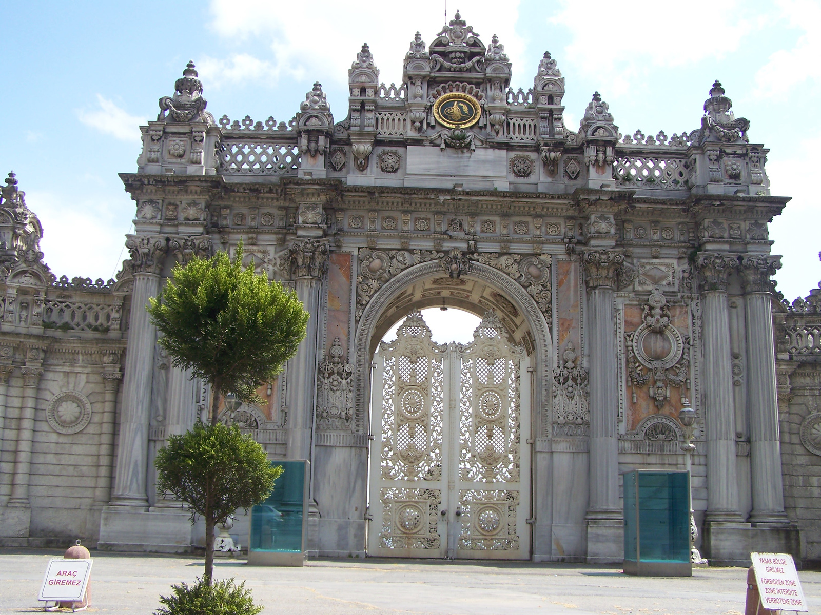 Isztambul, Dolmabahce palota bejárata