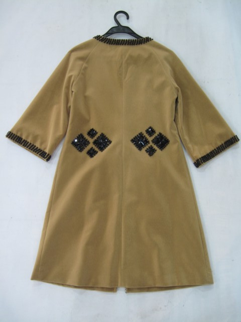 91006A-39  CHANEL BEIGE VELOUR OVERCOAT SIZE 2 4 6(BACK) PRICE U