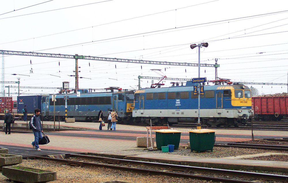 V43 - 3242 + V63 - 014 Dombóvár (2009.11.06).