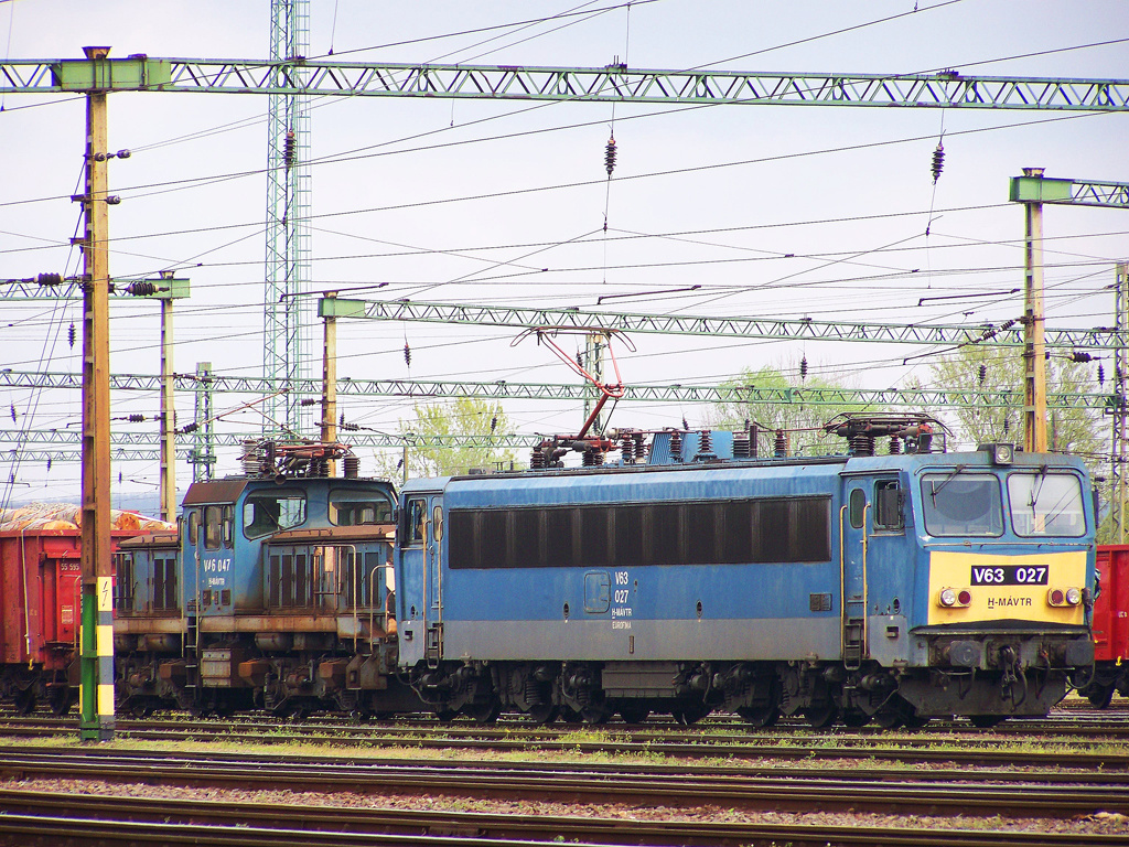 V63 - 027 + V46 - 047 Dombóvár (2010.04.15).