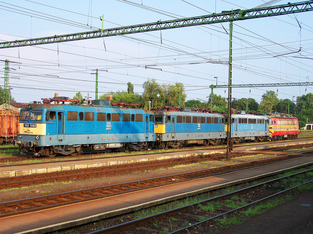 240 001 - 8 + V43 - 1049 + 1088 + 1062 Kiskunhalas (2010.07.19)0