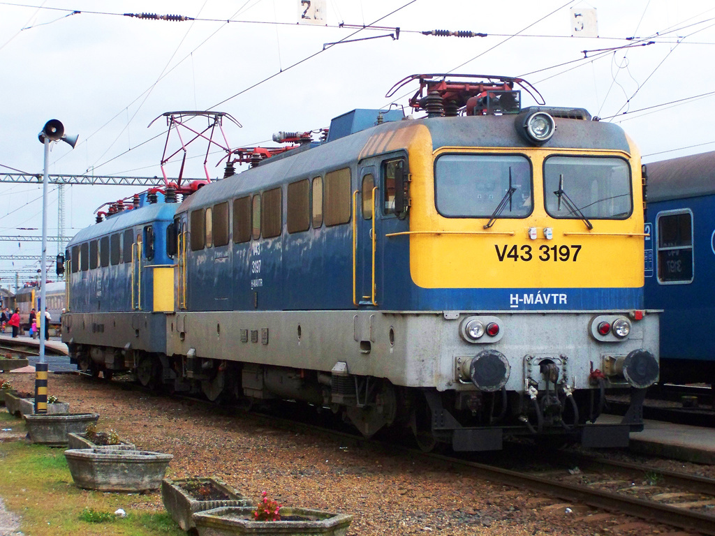 V43 - 1075 + V43 - 3197 Dombóvár (2010.09.01).