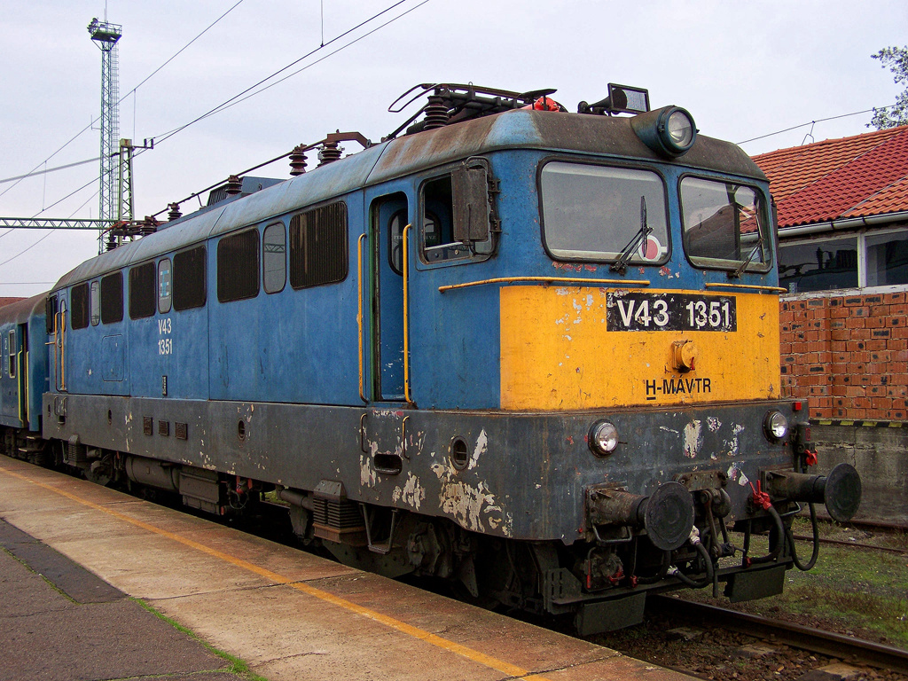 V43 - 1351 Dombóvár (2010.10.05)01.