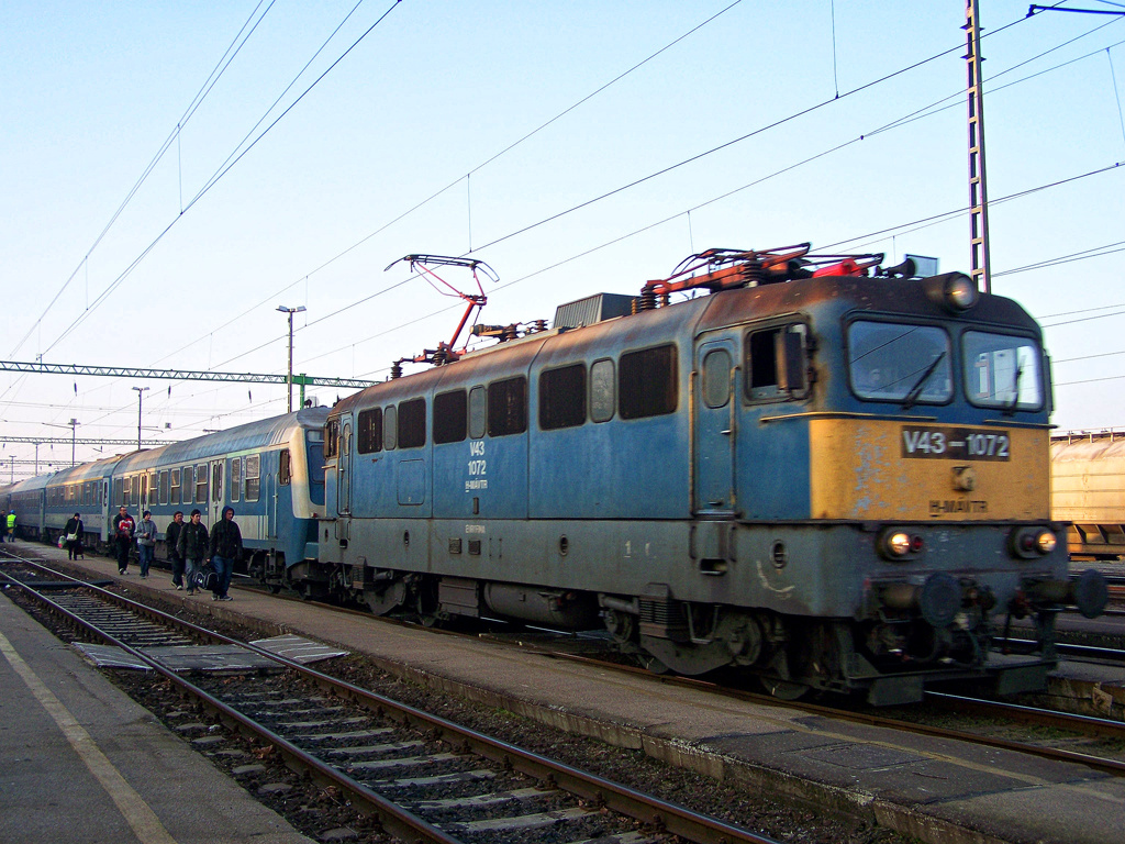 V43 - 1072 Sárbogárd (2011.03.12).