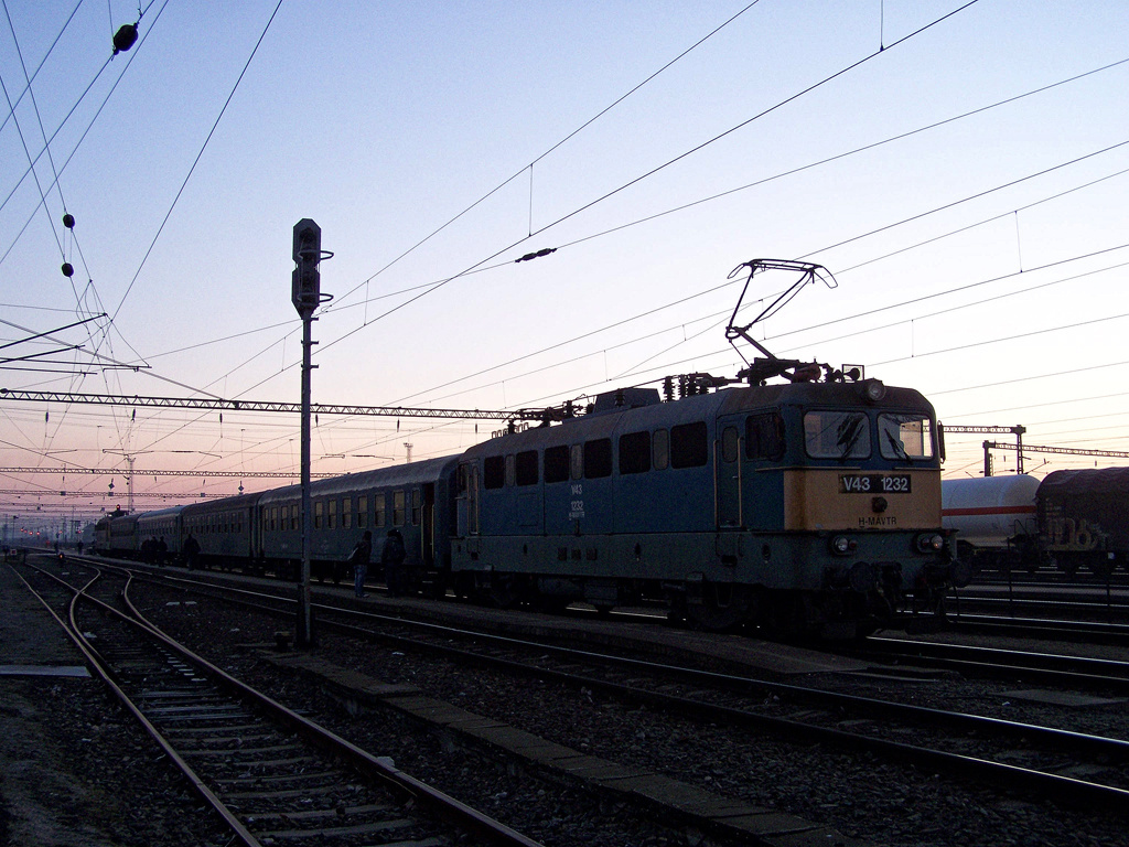 V43 - 1232 Dombóvár (2011.03.08).