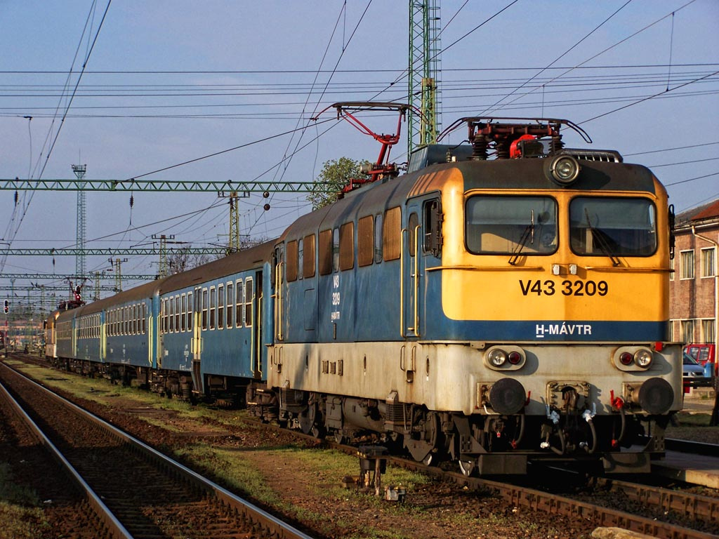 V43 - 3209 Dombóvár (2011.04.06).