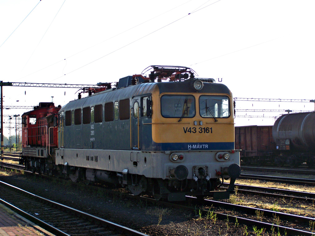 V43 - 3161 + M44 - 434 Dombóvár (2011.05.06).