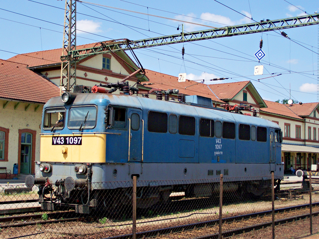 V43 - 1097 Dombóvár (2011.05.29)01.