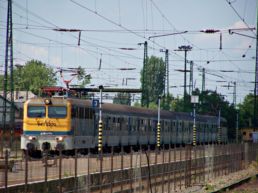 V43 - 3220 Pécs (2011.06.16).