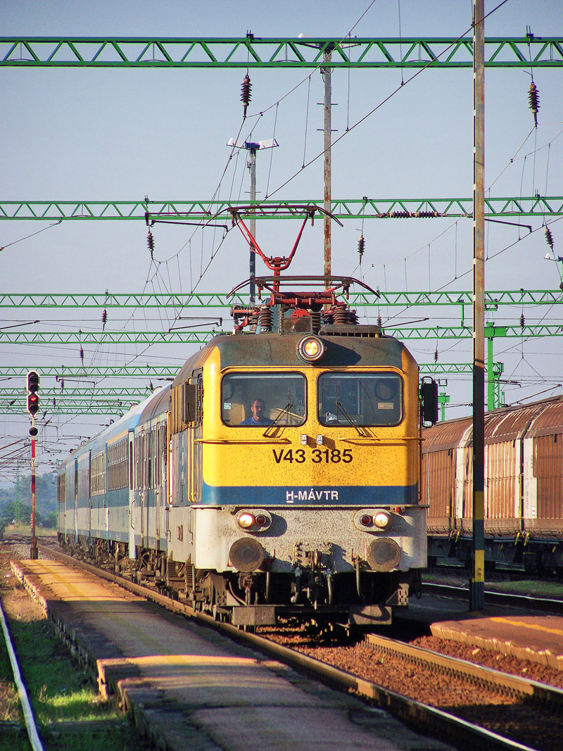 V43 - 3185 Sárbogárd (2010.07.09).