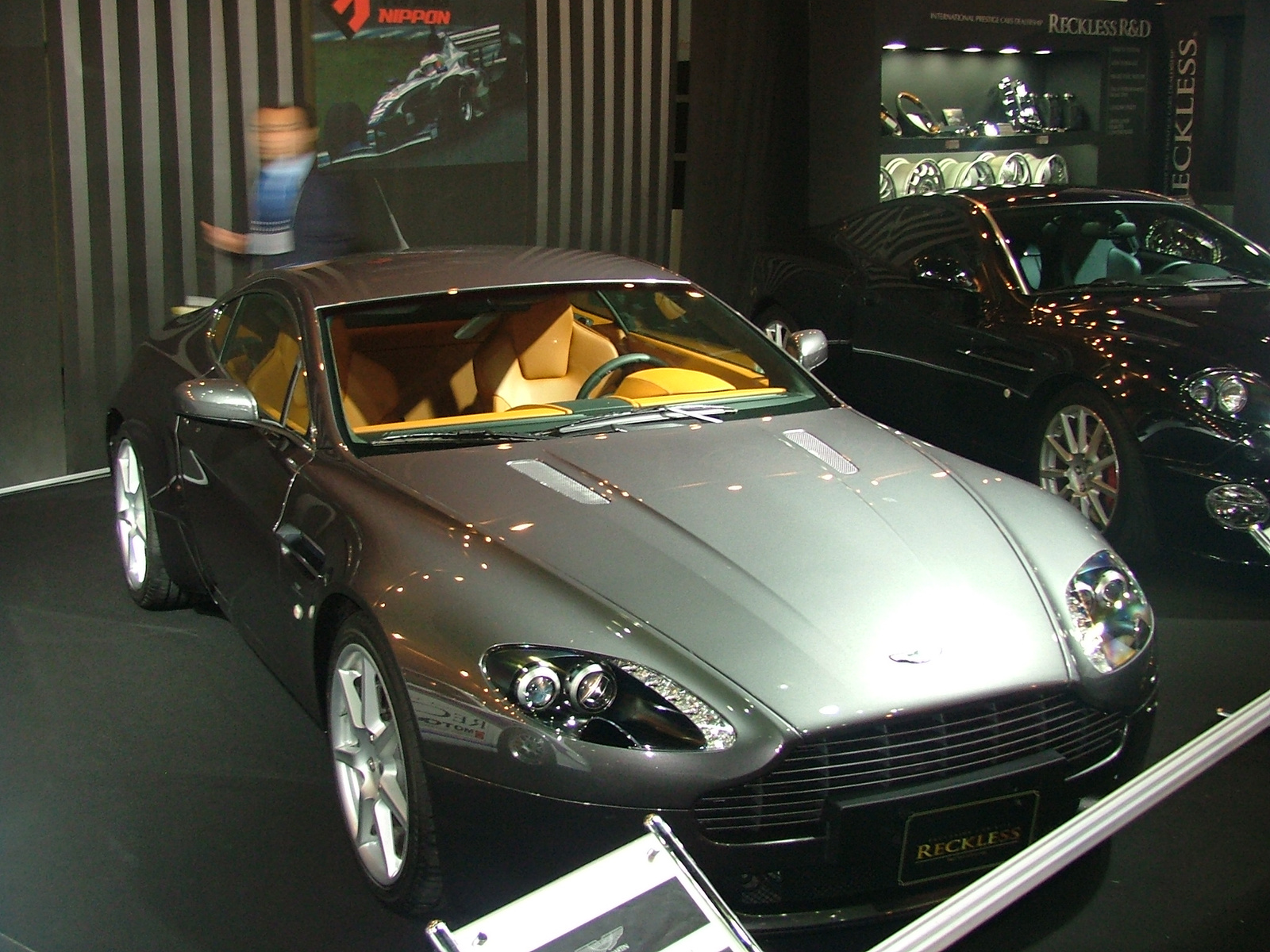 ASTON MARTIN V8 VANTAGE