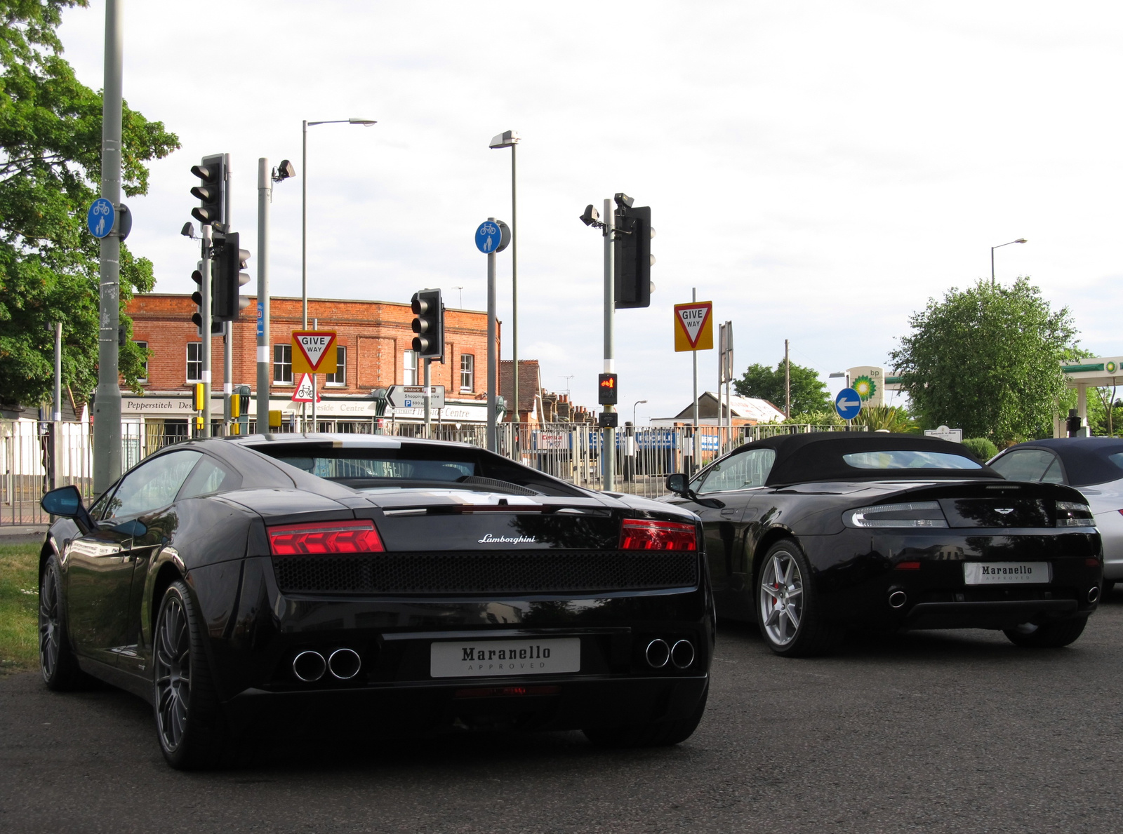 Lamborghini LP550-2 Valentino Balboni - Aston Vantage Roadster