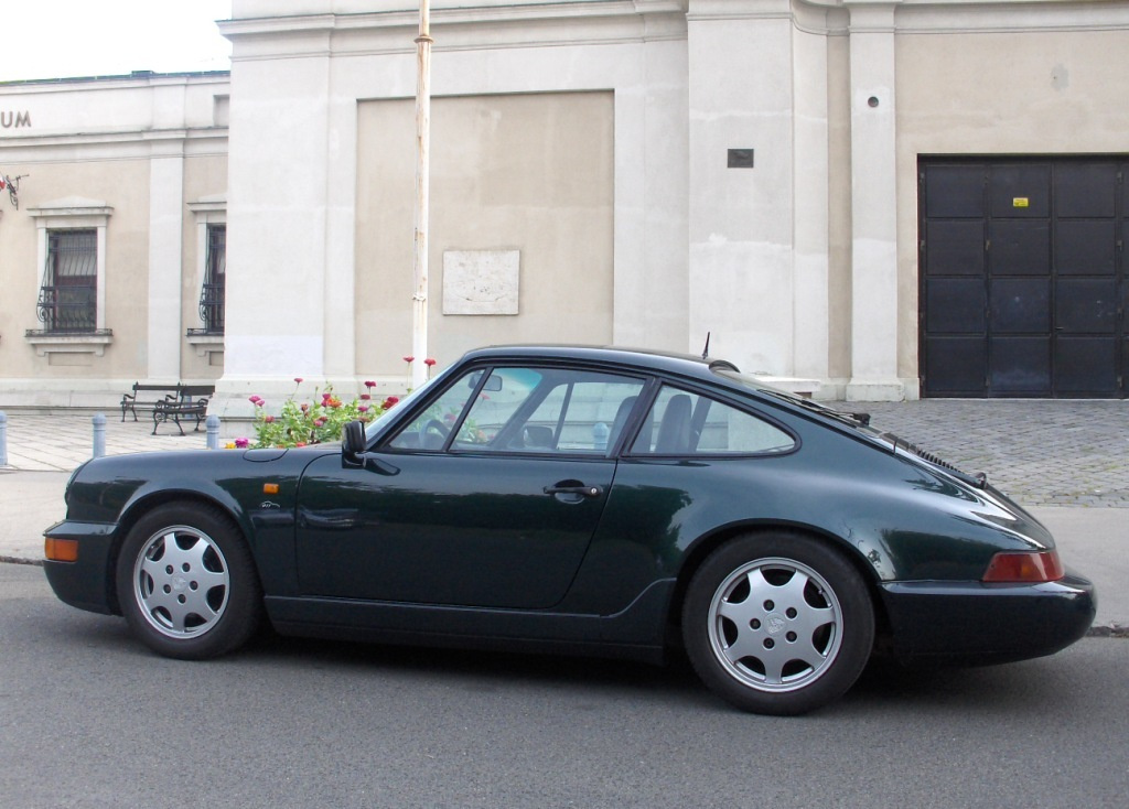 Porsche 911 Carrera (964)