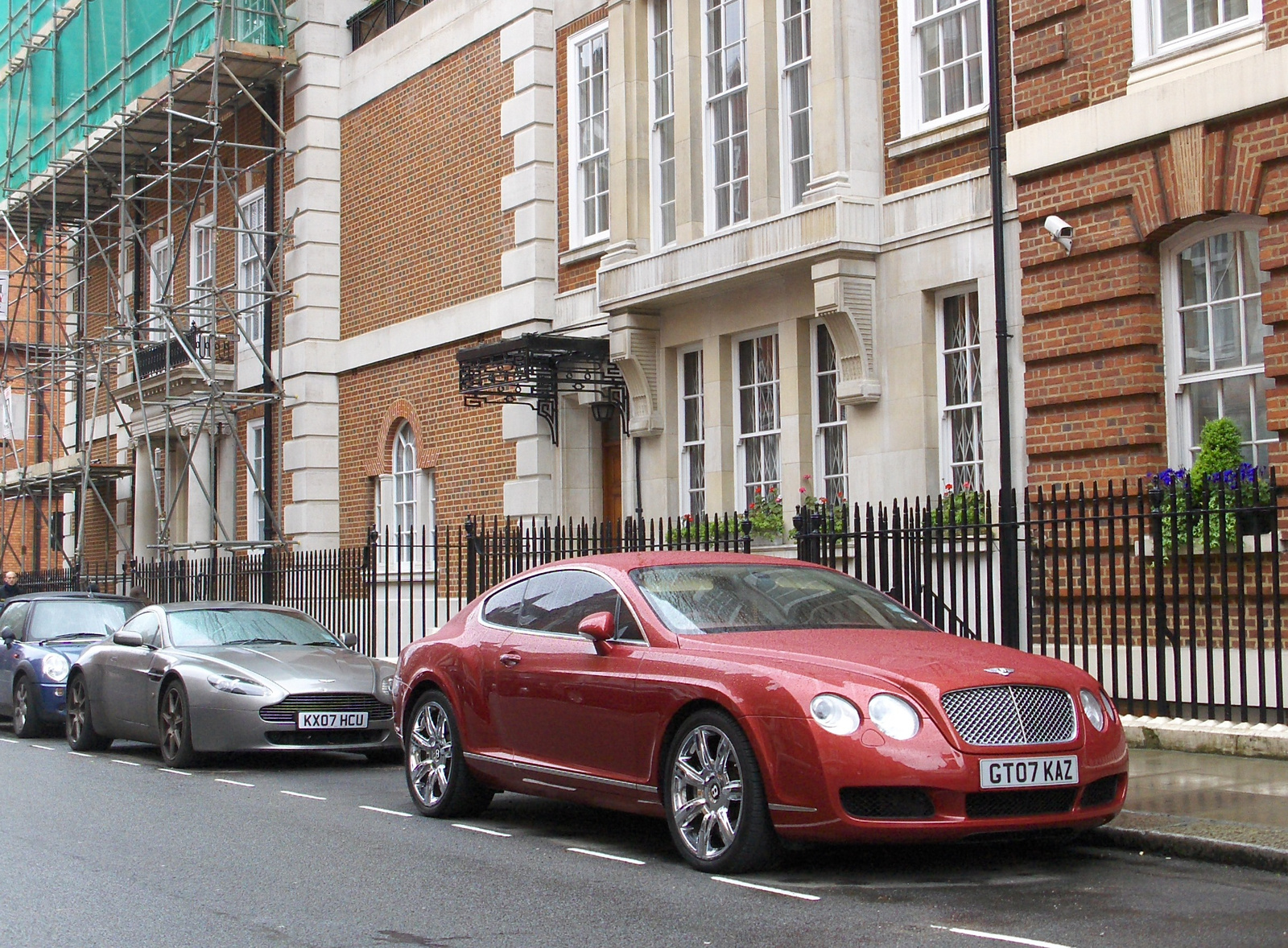 Bentley Continental GT - Aston Martin V8 Vantage