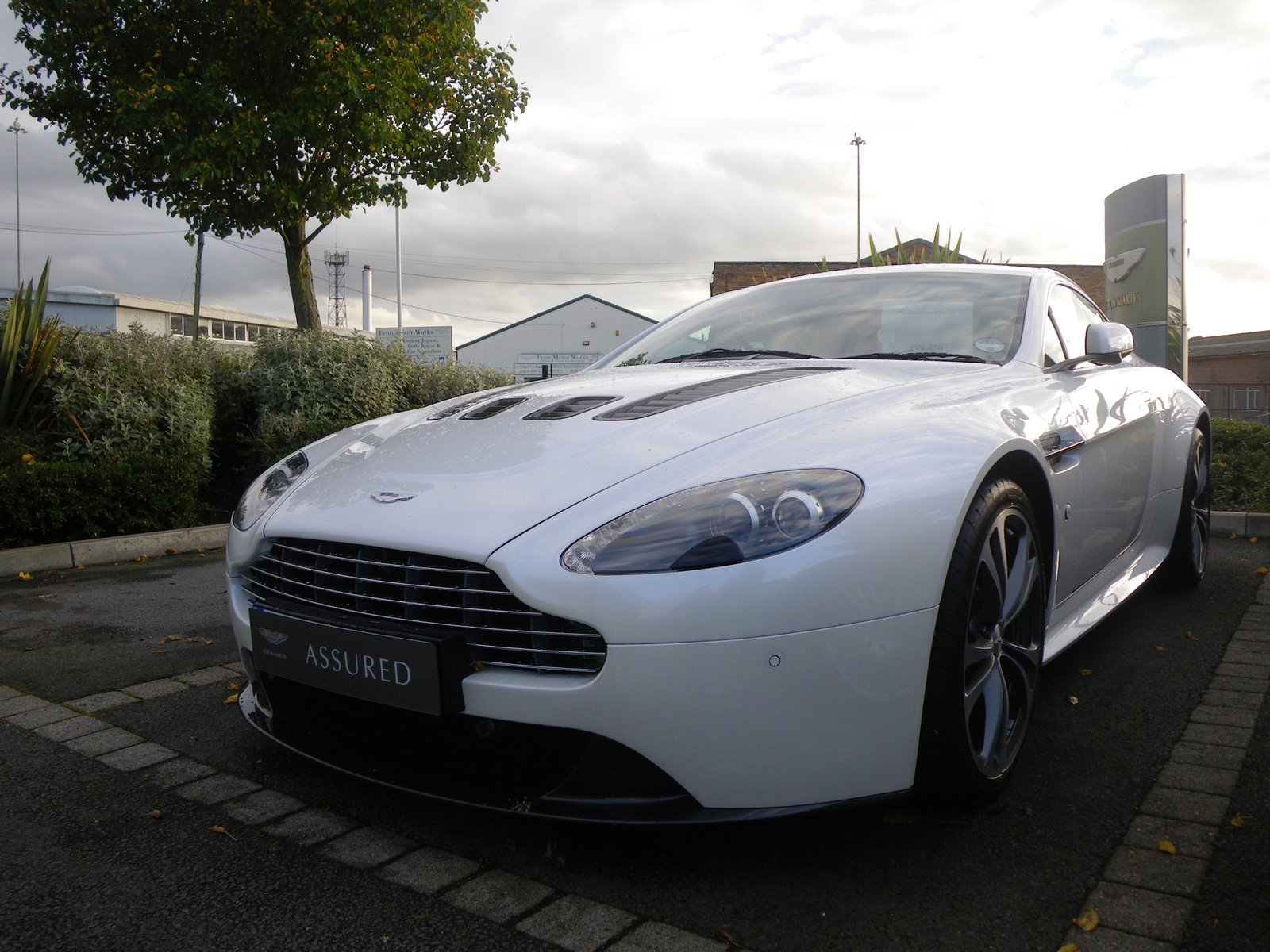 Aston Martin V12 Vantage