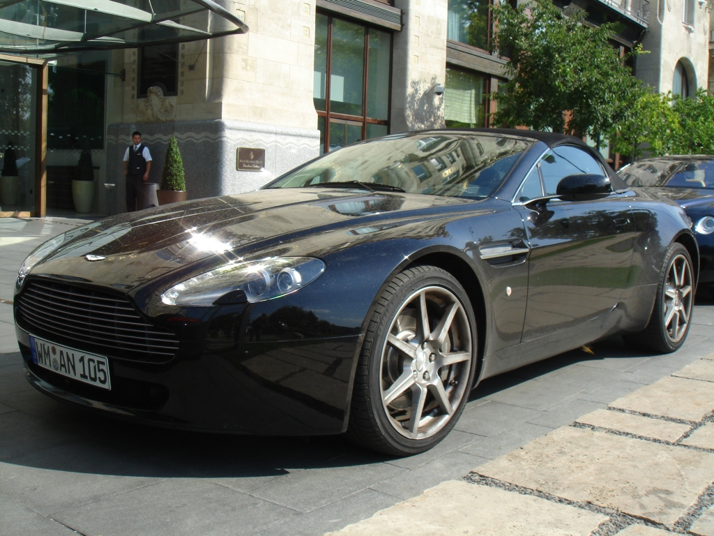 Aston Martin Vantage (1)