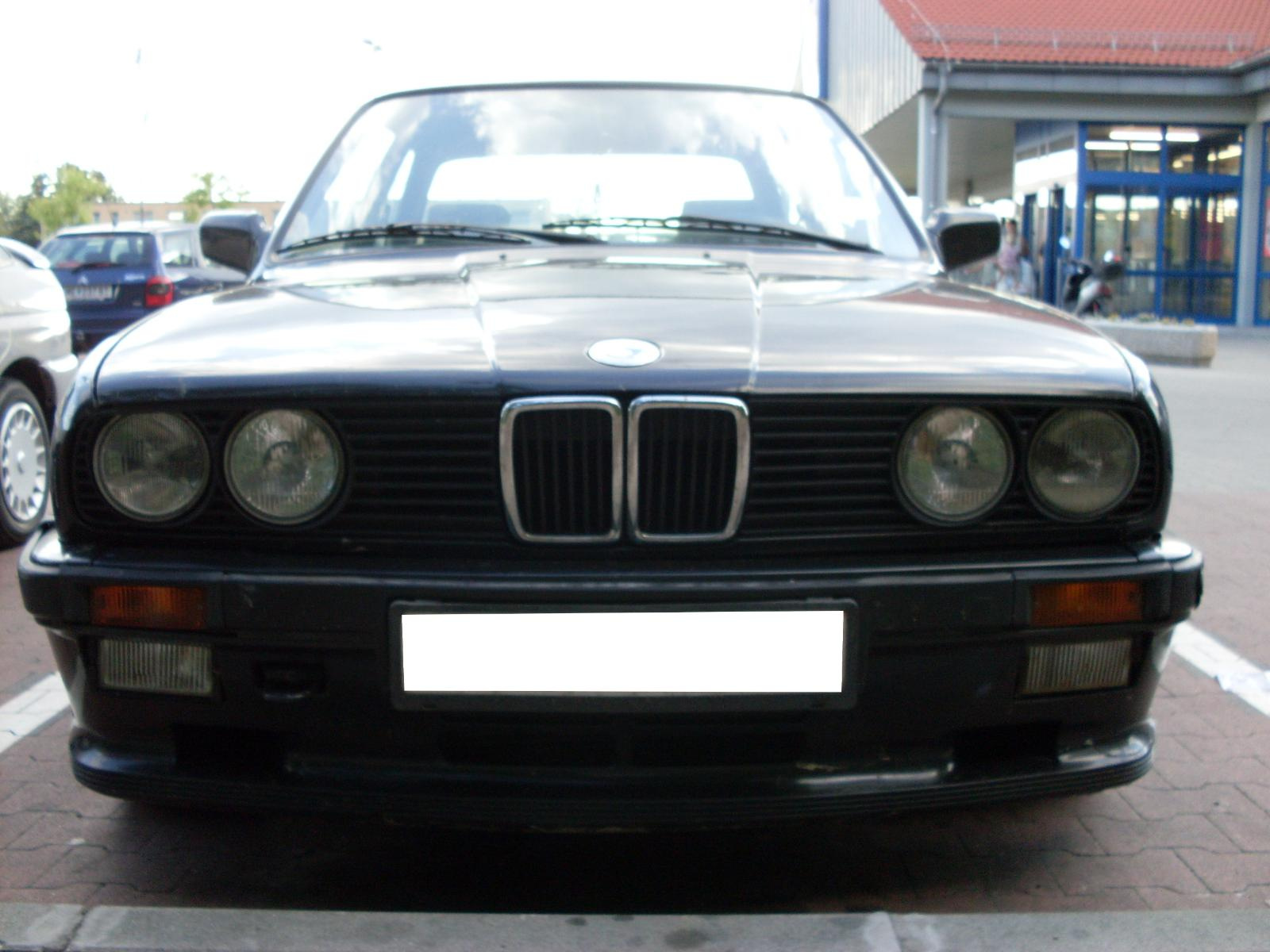 BMW 318i (e30)