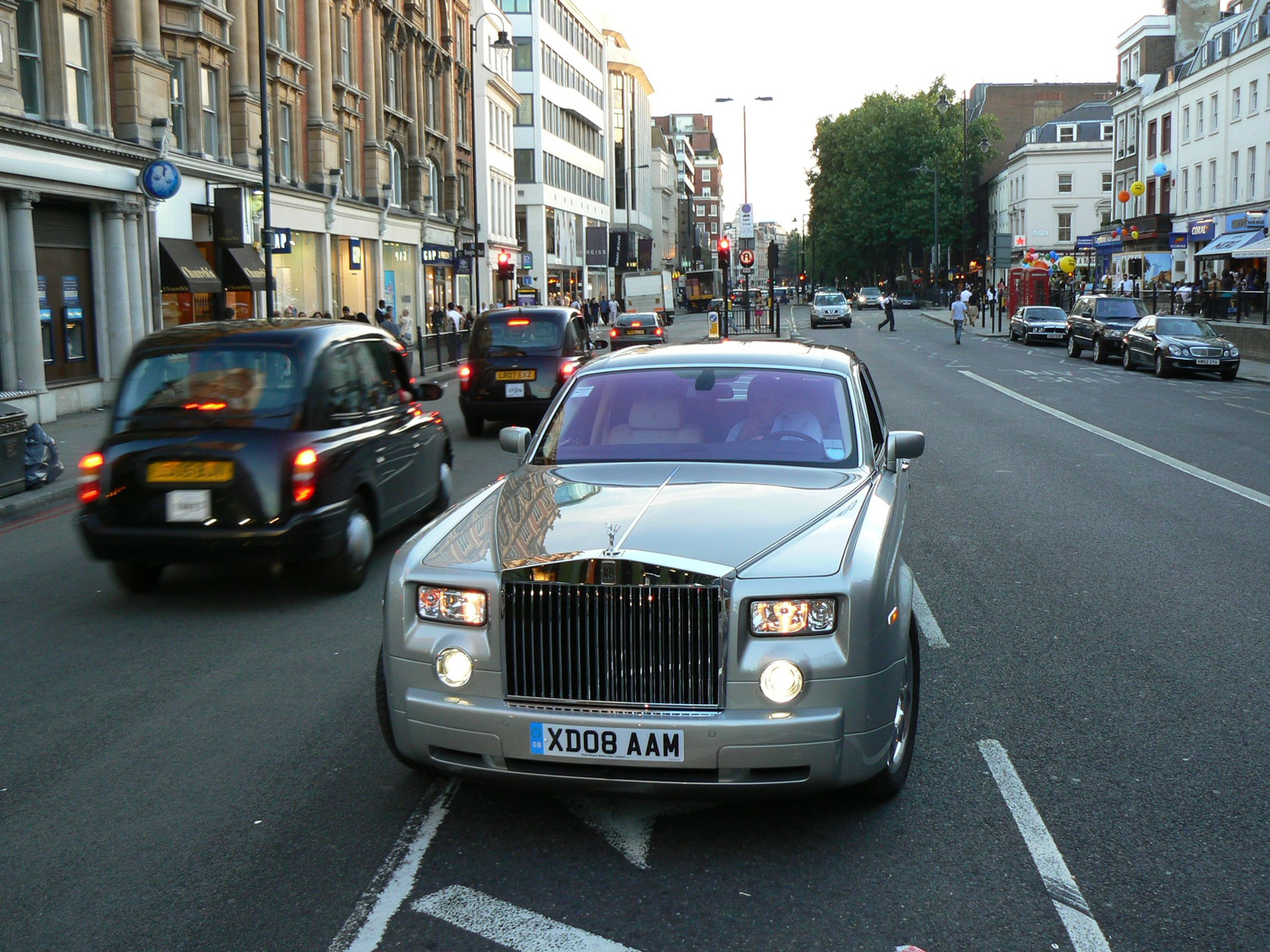 (1) Rolls-Royce Phantom