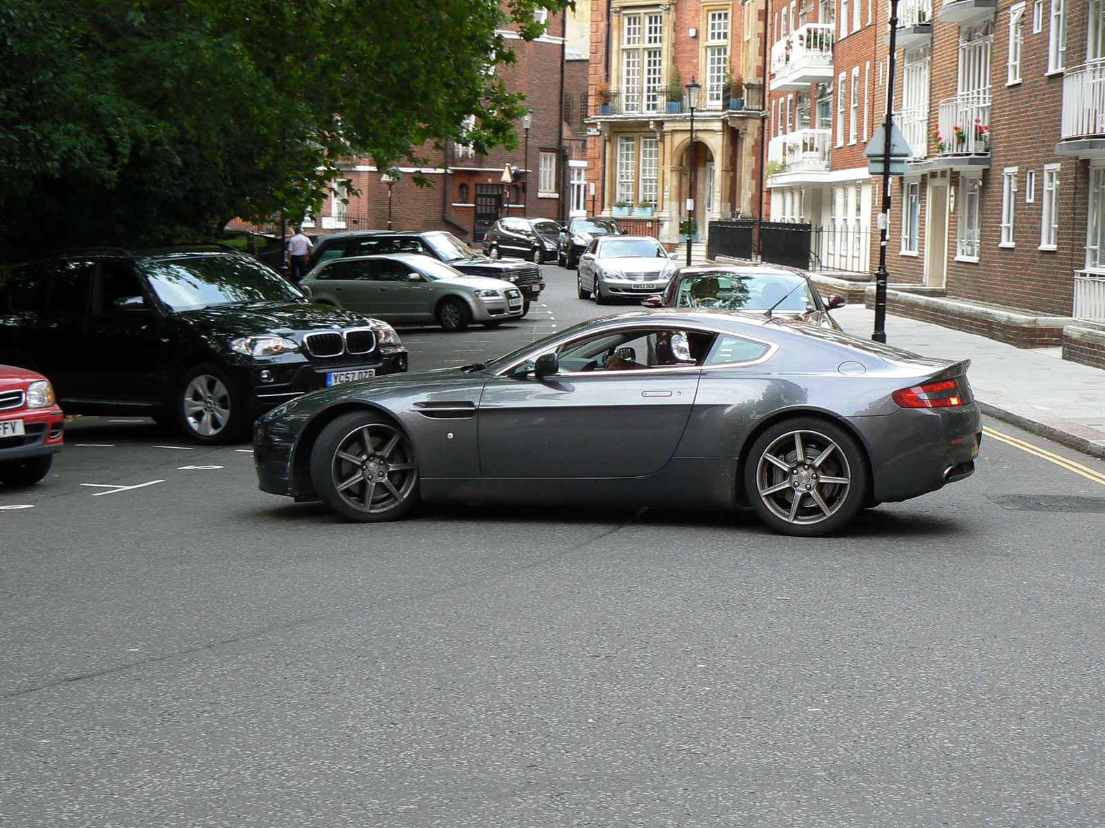 (6) Aston Martin Vantage