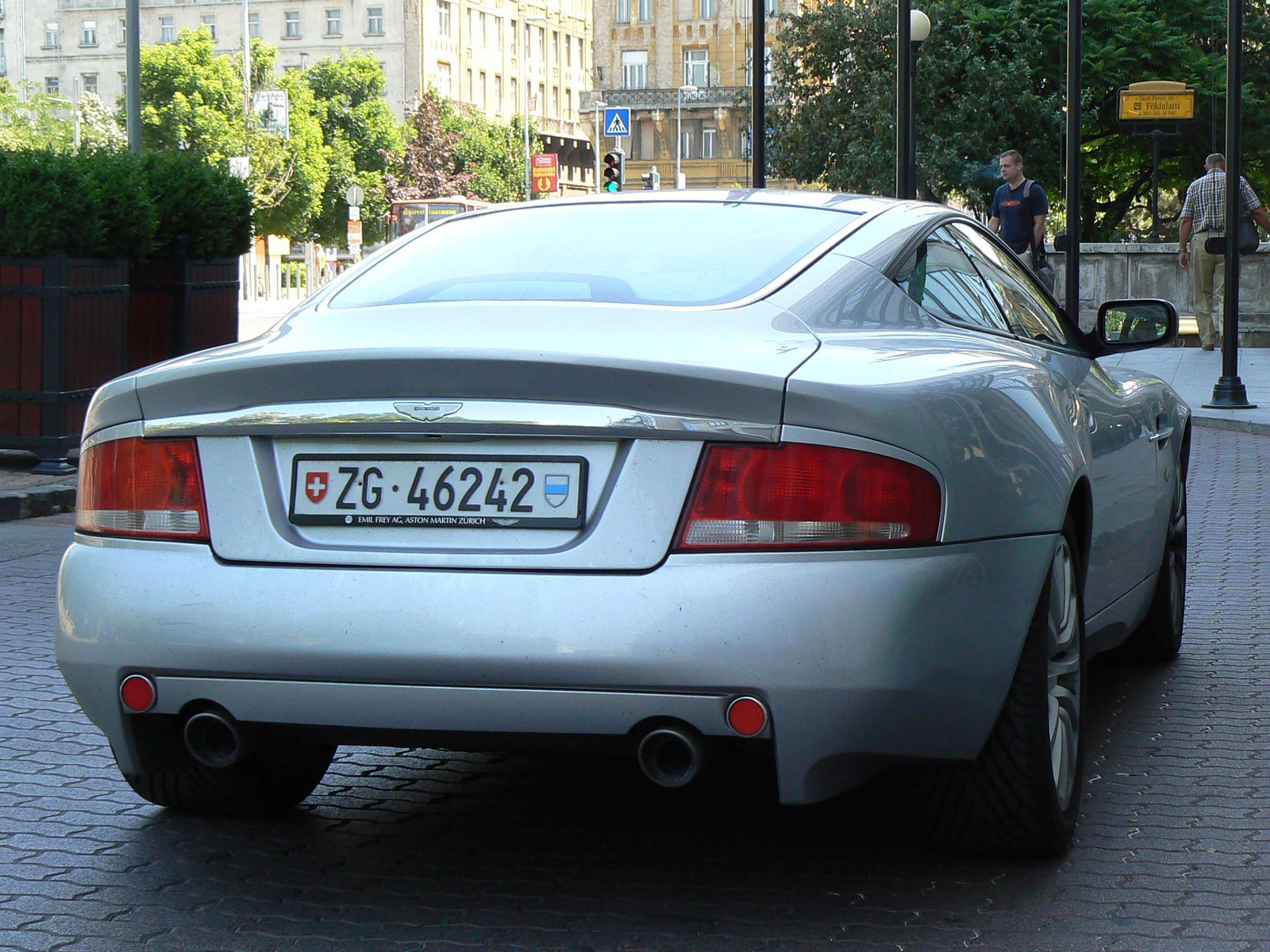 Aston Martin Vanquish 019