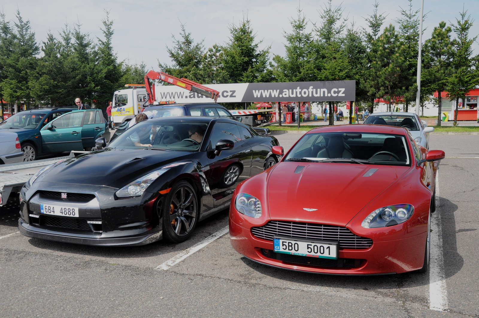 Aston Martin V8 Vantage & Nissan GTR