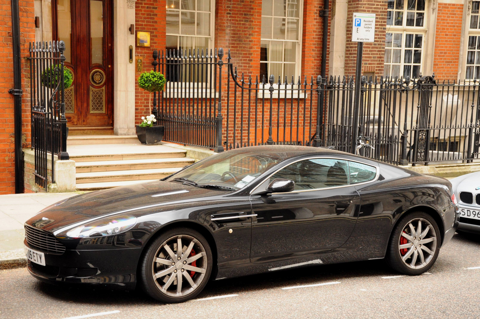 Aston Martin DB9