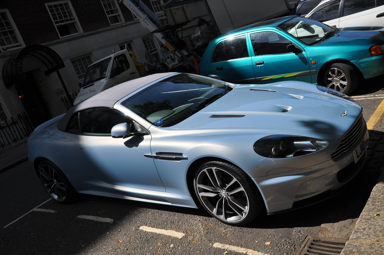 Aston Martin DBS Volante