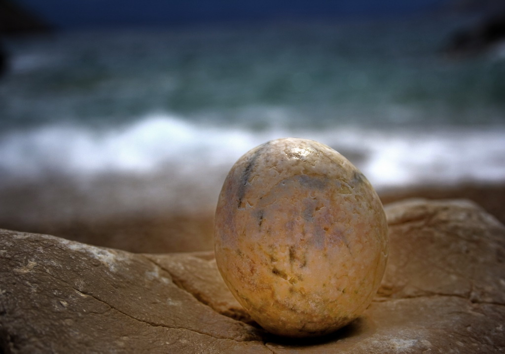 Kő és tenger
