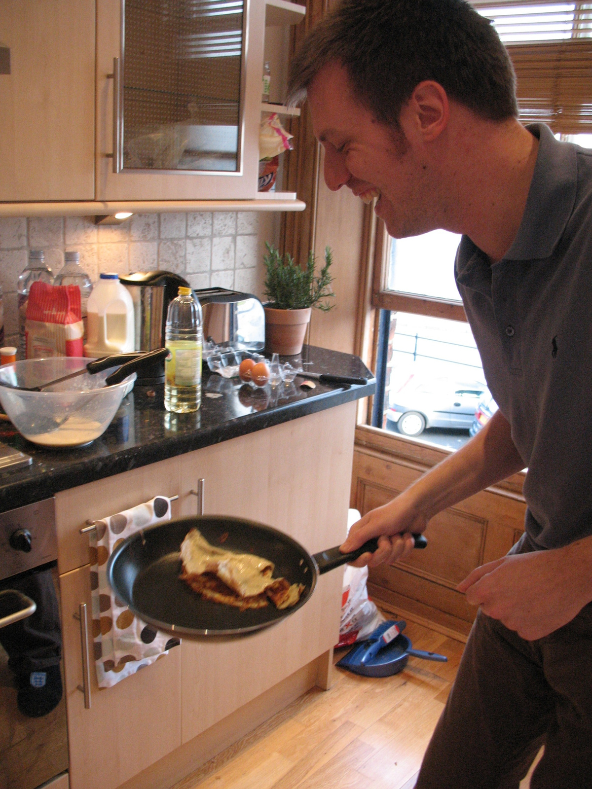 Gabor makes pancakes