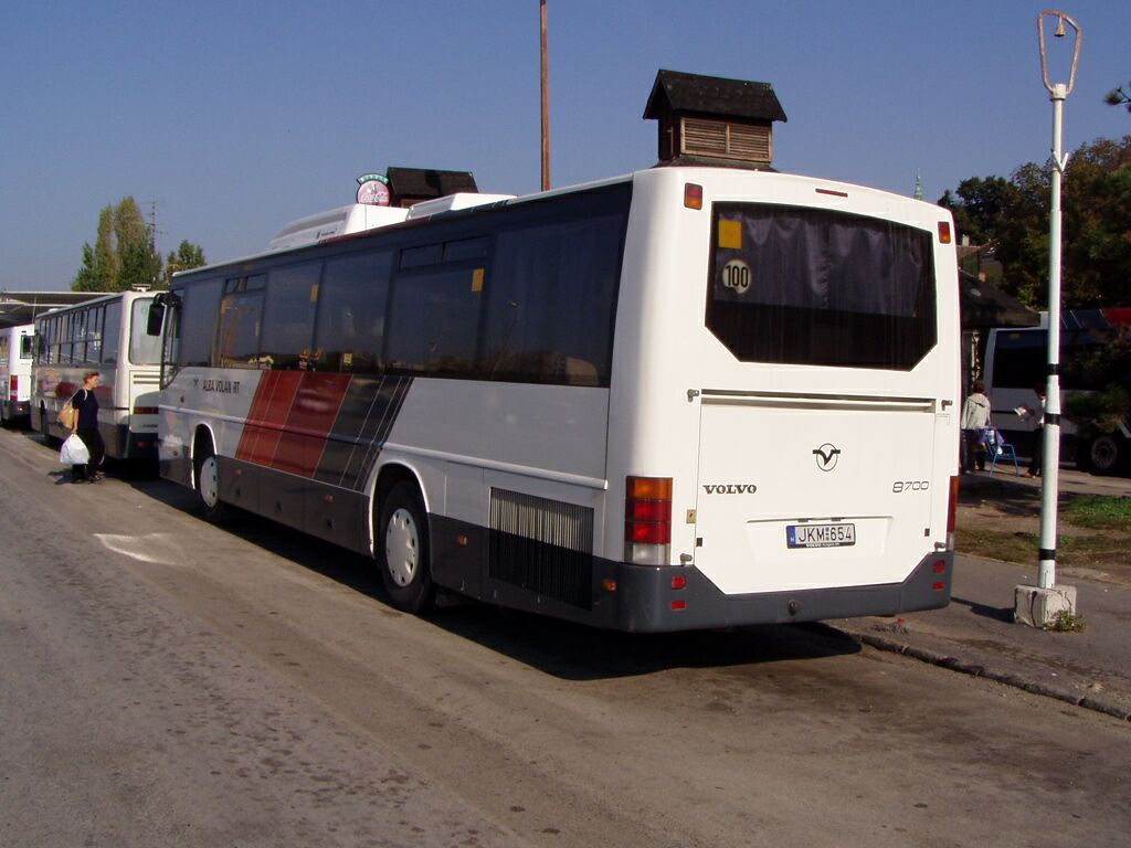 Volvo-B700-albavolán-050910-01