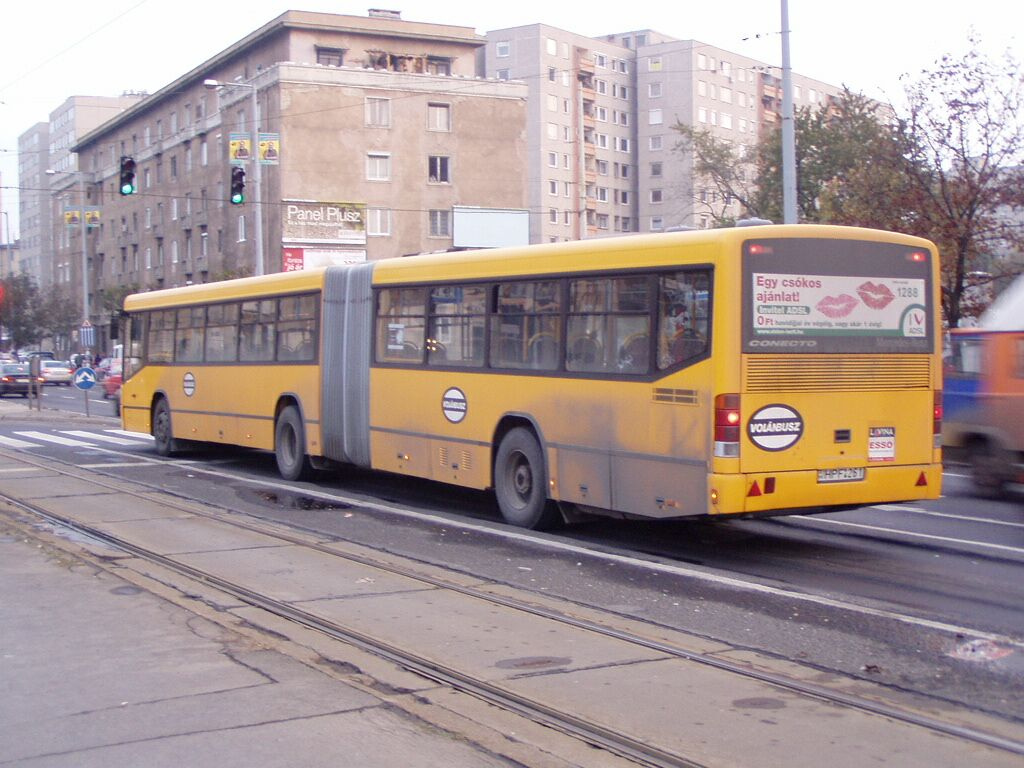 Mercedes-Connecto-volánbusz-051023-01