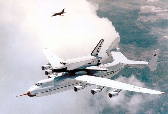 L-39 és  An-225 a Buran űrrepülővel