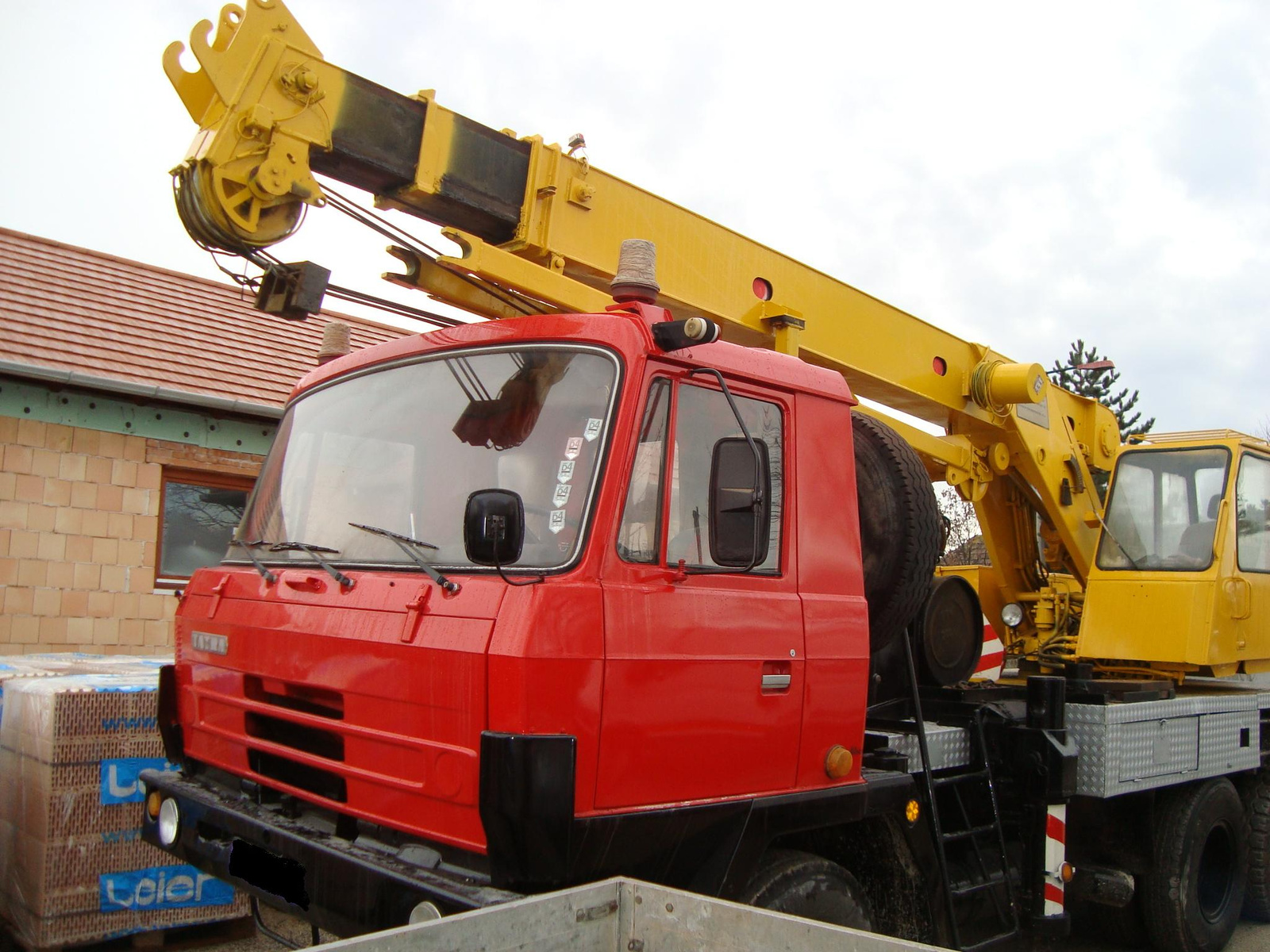 Tatra 815 Liebherr LF 1012