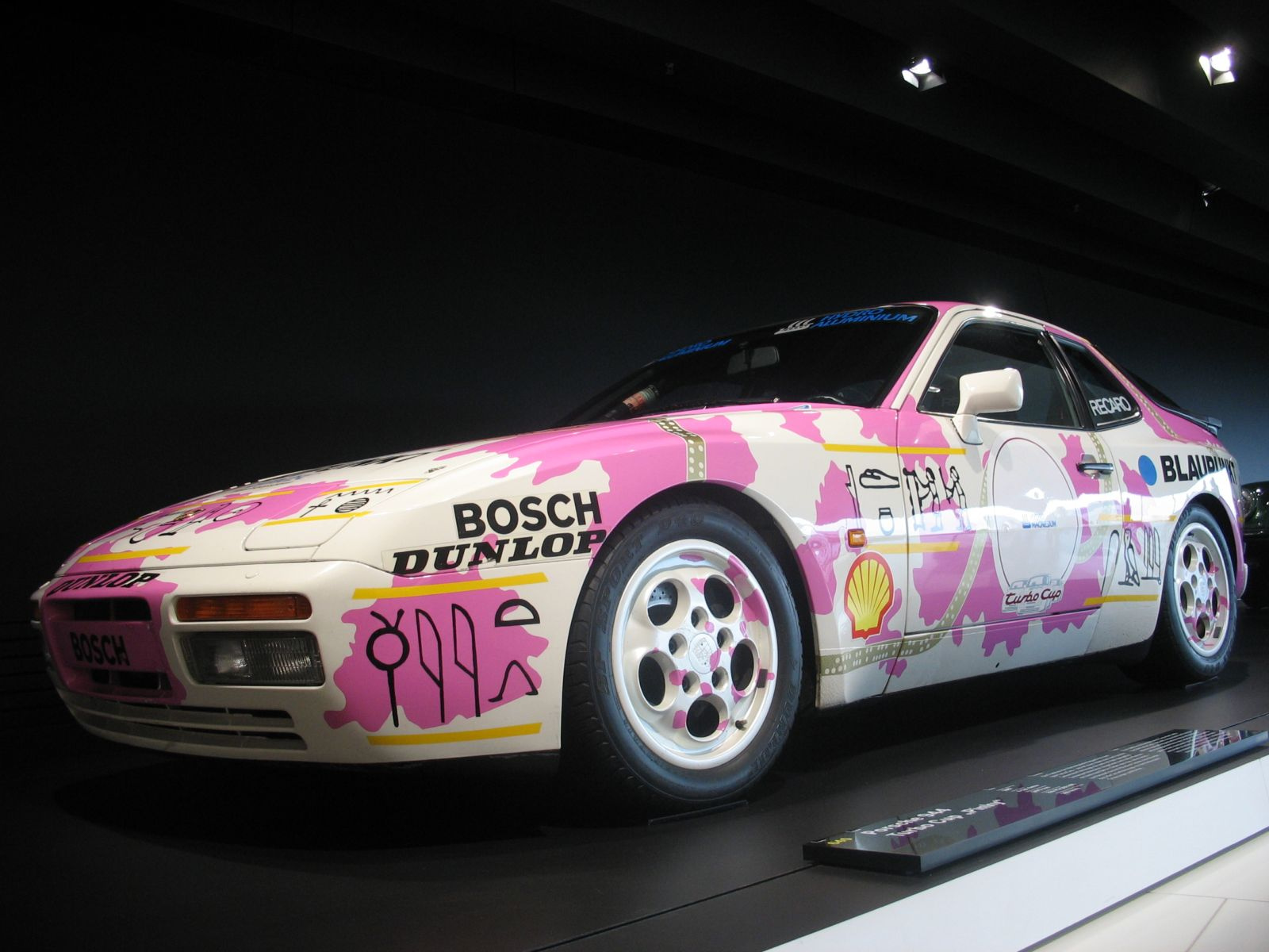 Porsche 944 "Pinky"