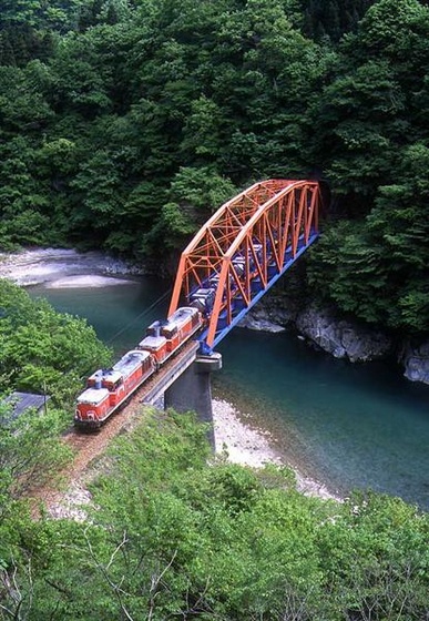 Kamioka-railway-freight-train-20020513 (Medium)