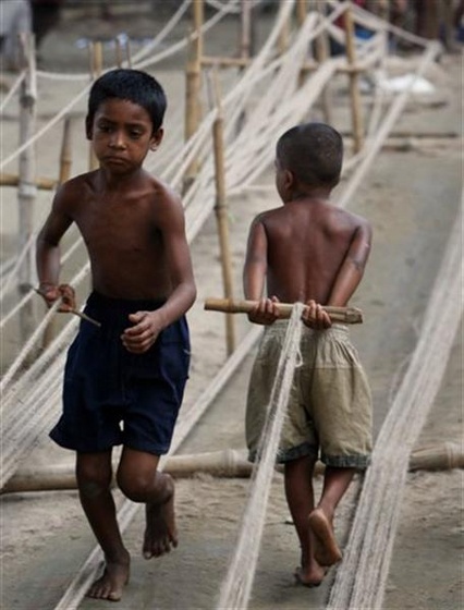 bangladesh-child-labor-2009-8-11-8-11-30 (Medium)