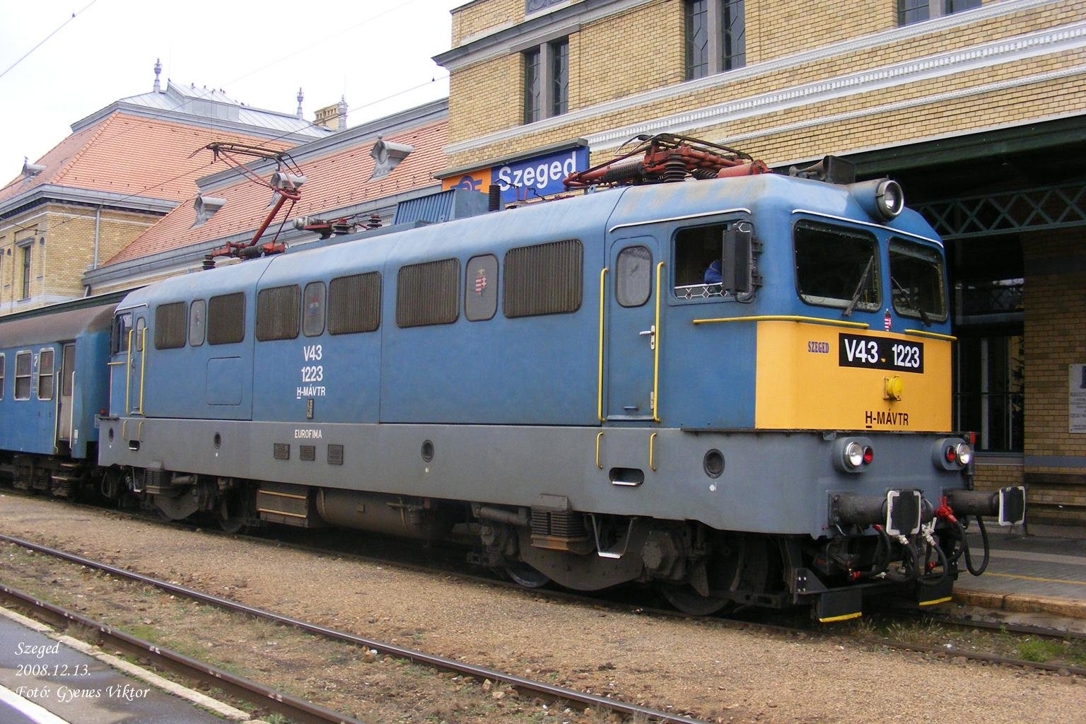 V43-1223 3