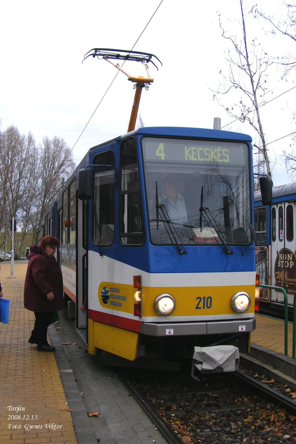 SZKT210 2