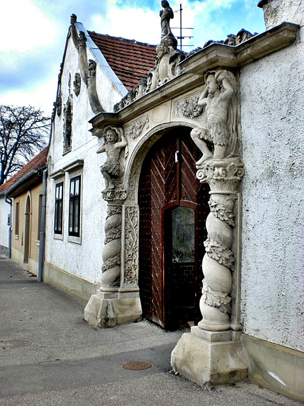 Két mór ház kapuja