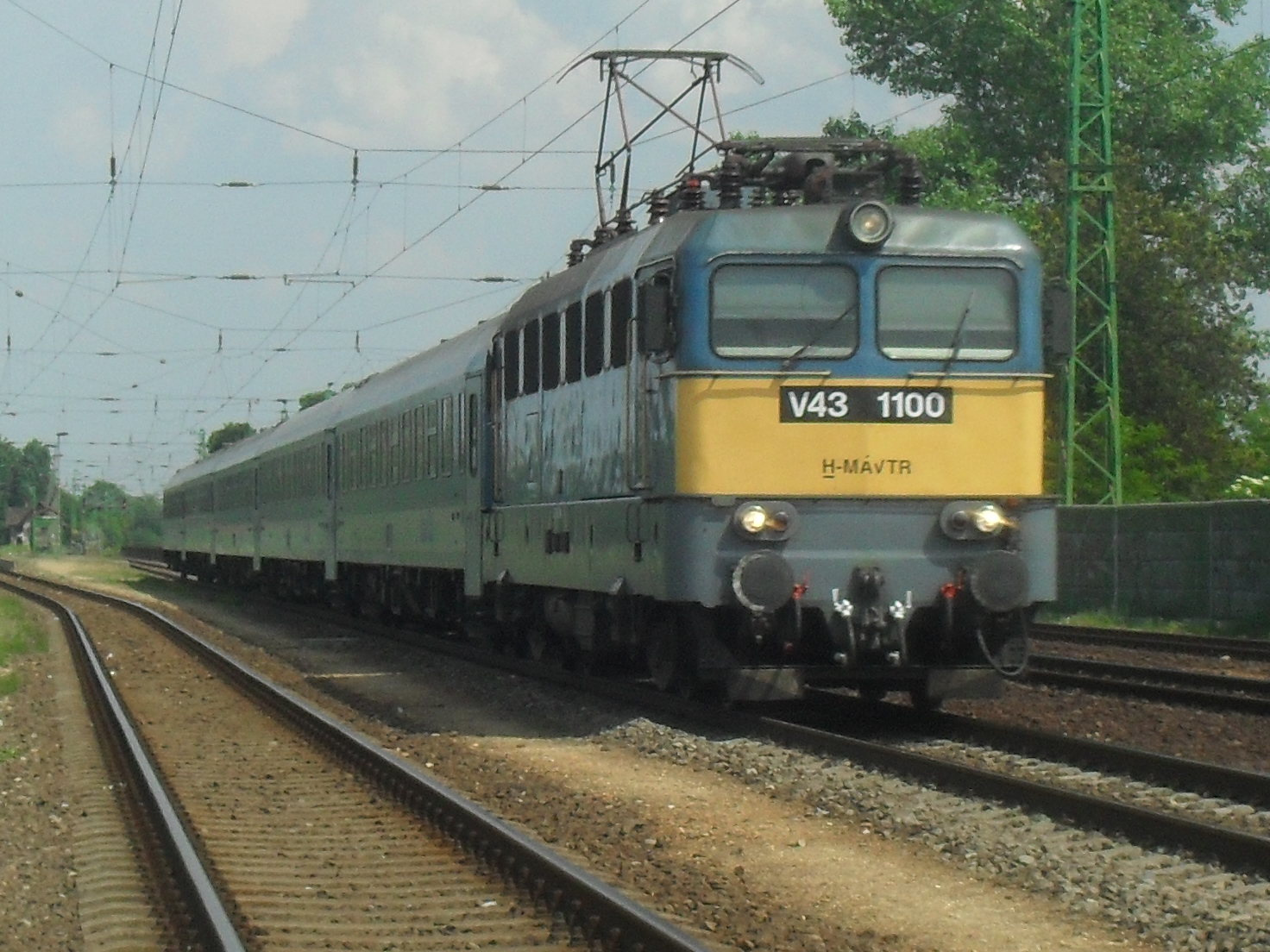 V43 1100